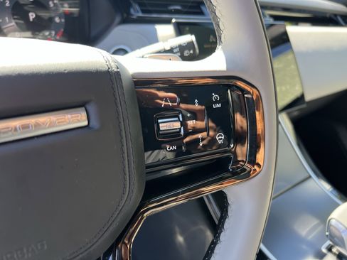 Certified 2024 Land Rover Range Rover Velar Dynamic SE image 22