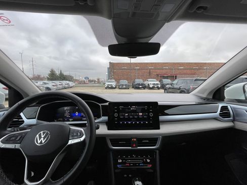 Used 2025 Volkswagen Taos SE image 33