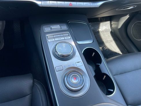 Used 2025 Genesis GV70 2.5T AWD/4WD image 12