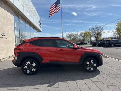 Used 2024 Hyundai Kona SEL AWD/4WD image 9