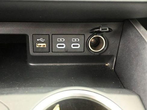 Used 2024 Toyota Highlander LE image 19