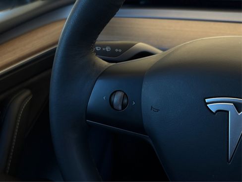 Used 2023 Tesla Model Y Long Range image 27