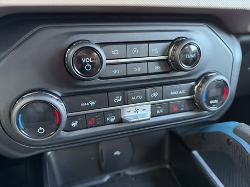 Used 2021 Ford Bronco Wildtrak image 24