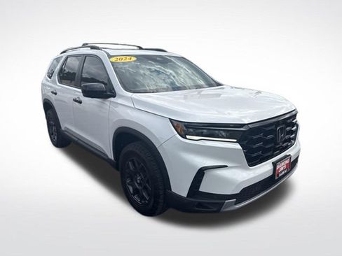 Used 2024 Honda Pilot TrailSport image 1