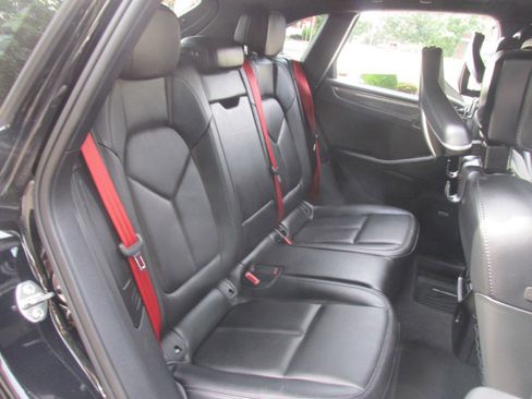 Used 2018 Porsche Macan Turbo image 3