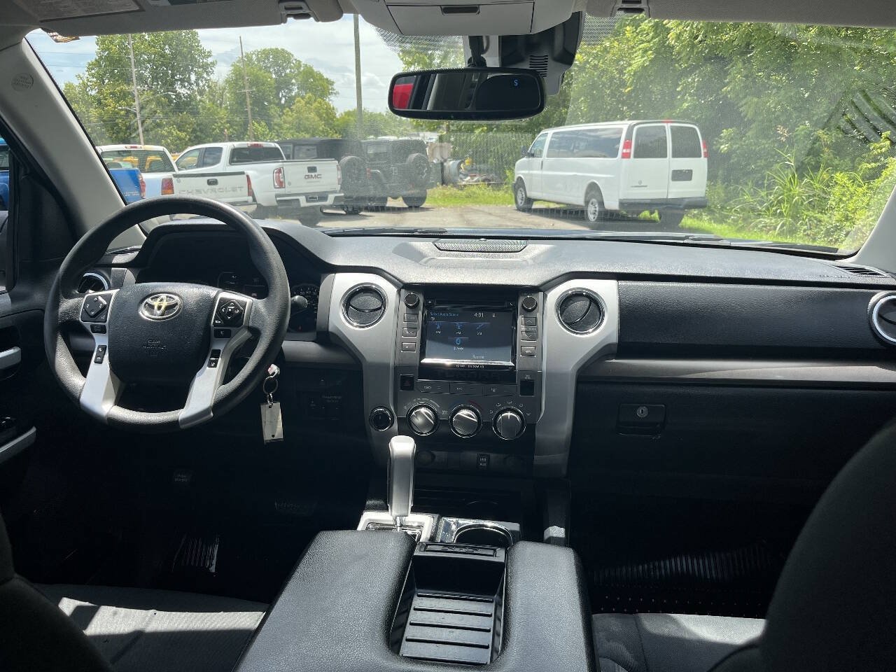 Used 2018 Toyota Tundra SR5 w/ SR5 Upgrade Package AWD/4WD image 23