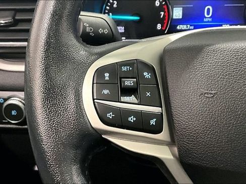 Used 2022 Ford Explorer XLT w/ XLT Sport Appearance Package image 11