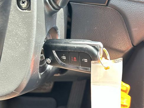 Used 2021 Toyota RAV4 LE AWD/4WD image 31