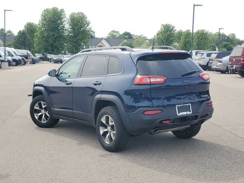 Used 2018 Jeep Cherokee Trailhawk w/ Comfort/Convenience Group AWD/4WD image 3