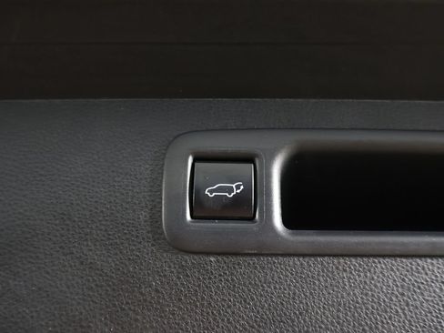 Used 2022 Toyota Highlander XLE AWD/4WD image 22