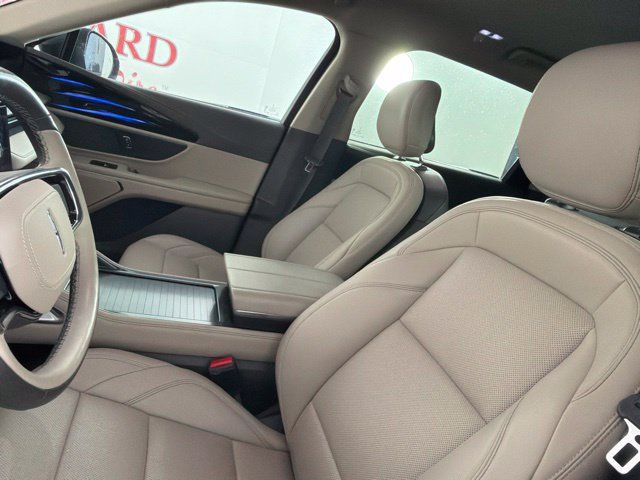 Used 2025 Lincoln Nautilus Premier AWD/4WD image 19