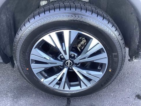 Used 2023 Nissan Rogue SV AWD/4WD image 7