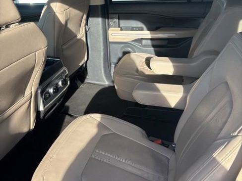Used 2023 Ford Expedition Limited image 12