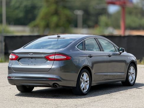 Used 2013 Ford Fusion SE FWD image 9