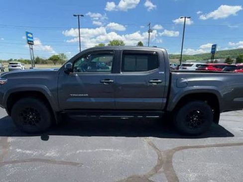 Used 2019 Toyota Tacoma SR5 AWD/4WD image 5
