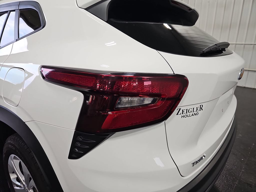 Used 2024 Chevrolet Trax LS FWD image 34