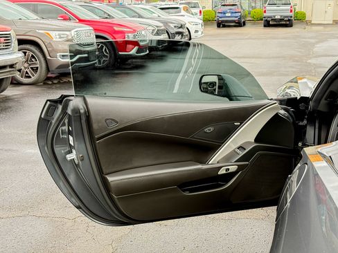 Used 2017 Chevrolet Corvette Stingray Coupe w/ 1LT RWD image 20
