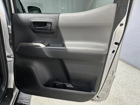 Used 2022 Toyota Tacoma SR5 AWD/4WD image 18