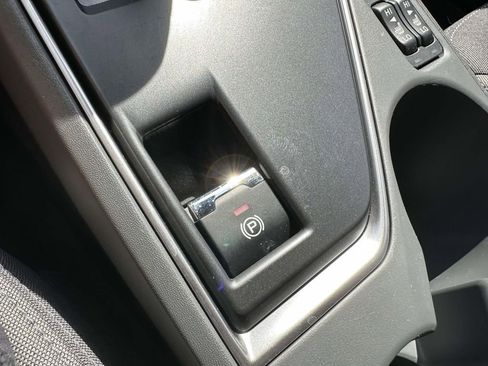 Certified 2025 Subaru Crosstrek 2.0i Premium image 21