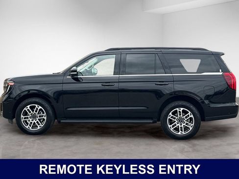 Used 2025 Ford Expedition Active AWD/4WD image 2