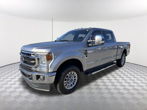 Used 2020 Ford F250 Lariat w/ Chrome Package image 3