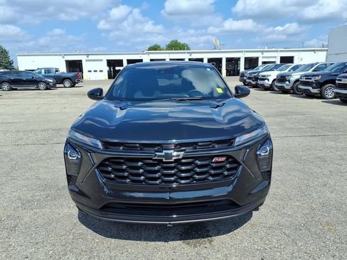 Used 2024 Chevrolet Trax RS w/ Driver Confidence Package FWD image 2