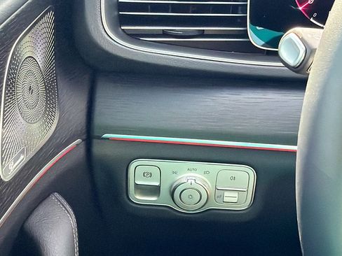 Used 2025 Mercedes-Benz GLE 450 4MATIC w/ AMG Line Exterior image 34