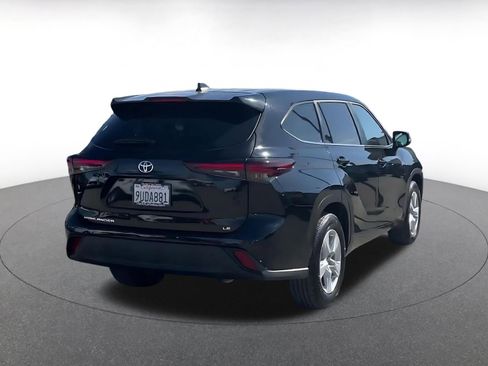 Used 2025 Toyota Highlander LE image 14