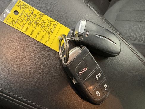 Used 2015 Chrysler 200 Limited w/ Convenience Group image 25