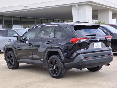Used 2019 Toyota RAV4 XLE image 6