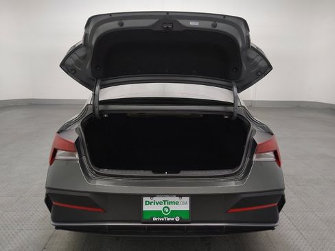 Used 2025 Hyundai Elantra SE image 29