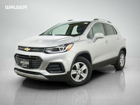 Used 2020 Chevrolet Trax LT w/ LT Convenience Package FWD image 1