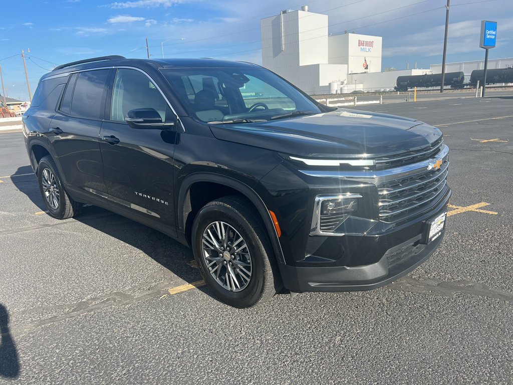 Used 2025 Chevrolet Traverse LT AWD/4WD image 1