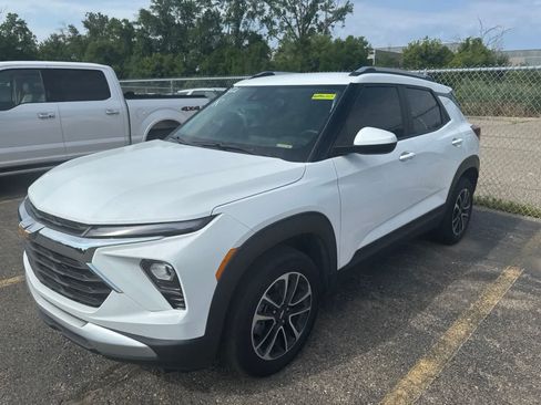 Used 2024 Chevrolet TrailBlazer LT w/ LT Cold Weather Package AWD/4WD image 17