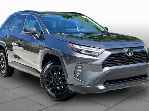 Used 2022 Toyota RAV4 XLE w/ Convenience Package image 3