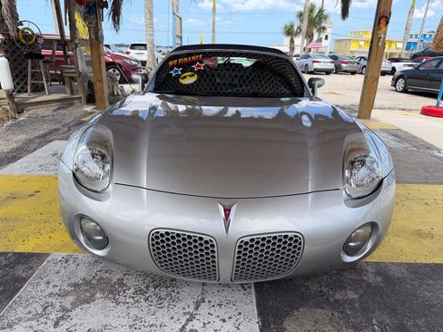 Used 2006 Pontiac Solstice Convertible w/ Premium Package RWD image 2