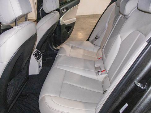 Used 2024 Genesis G70 2.5T RWD image 14