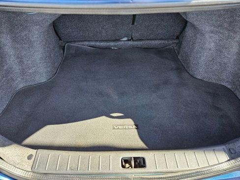 Used 2018 Nissan Versa SV FWD image 9