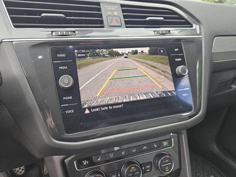 Used 2019 Volkswagen Tiguan SE FWD image 22