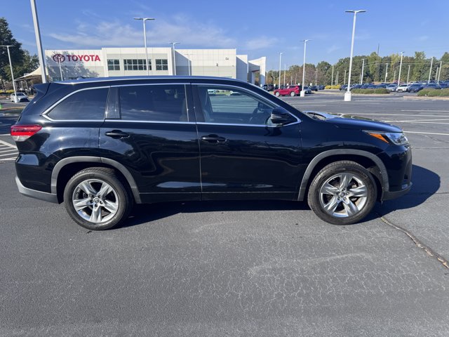 Used 2017 Toyota Highlander Limited FWD image 4