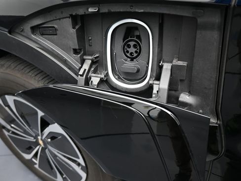 Used 2025 Chevrolet Blazer EV LT image 38