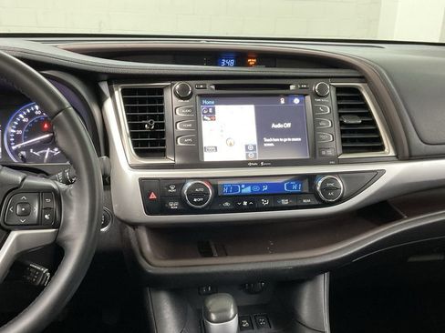 Used 2014 Toyota Highlander XLE image 14