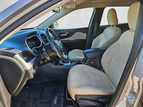 Used 2015 Jeep Cherokee Latitude FWD image 22