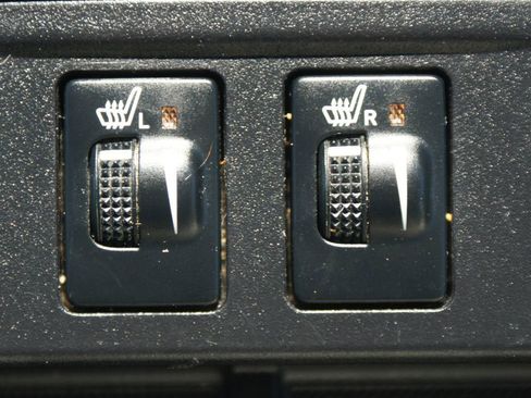 Used 2016 Toyota Camry XLE image 9