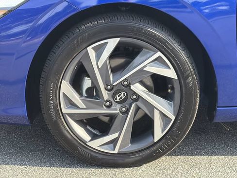 Certified 2025 Hyundai Elantra Sport FWD image 11