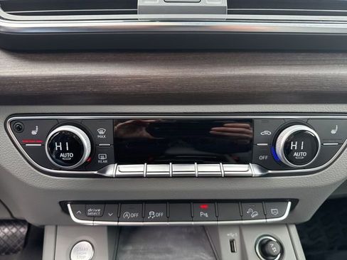 Used 2022 Audi Q5 2.0T Premium w/ Convenience Package image 17