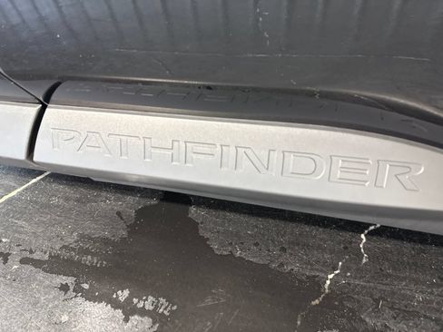 Used 2025 Nissan Pathfinder SL AWD/4WD image 50