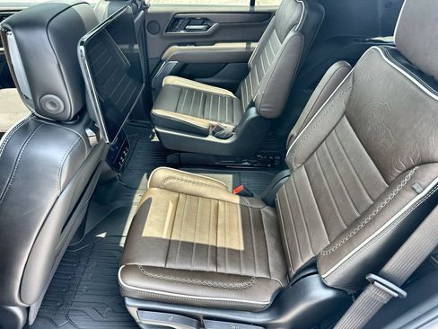 New 2026 GMC Yukon Denali Ultimate w/ LPO, Floor Liner Package AWD/4WD image 16