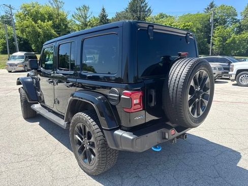 Used 2022 Jeep Wrangler Unlimited Sahara w/ Cold Weather Group AWD/4WD image 5
