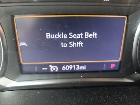 Used 2023 Chevrolet Traverse LT FWD image 2